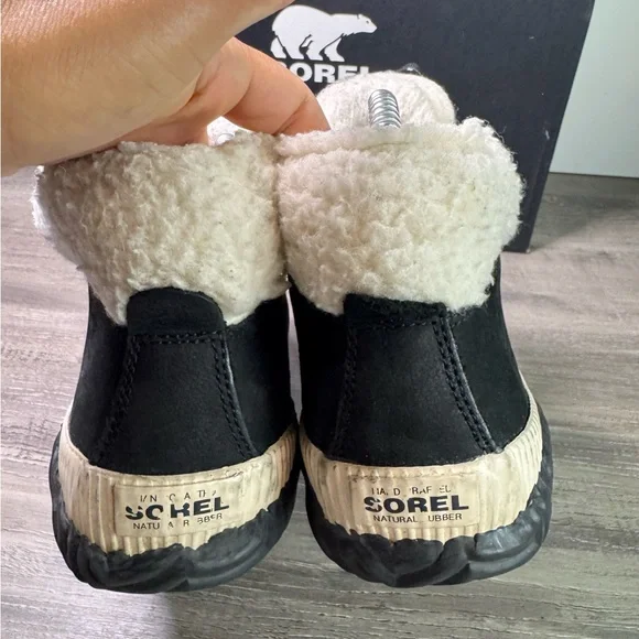 Sorel Out N About Plus Conquest Boots - Black size 8 EUC - Picture 8 of 10